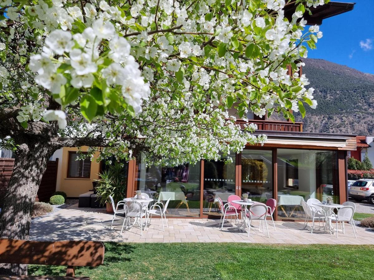 Pension Sattlerenglhof Latsch Exterior foto